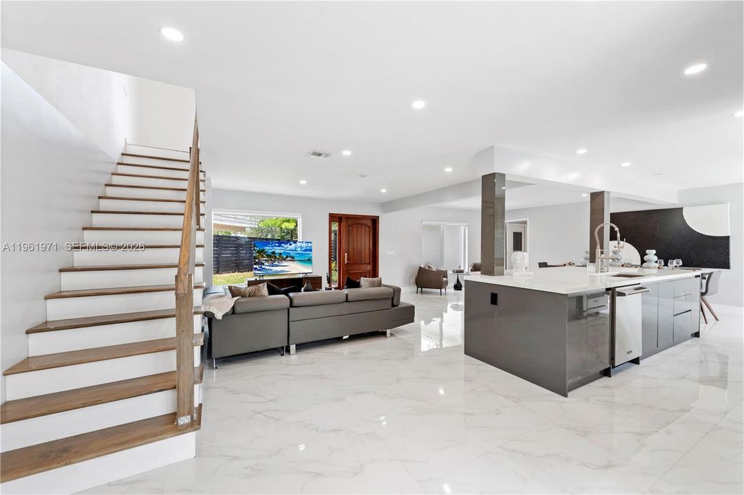 For Sale: $2,200,000 (5 beds, 3 baths, 2500 Square Feet)