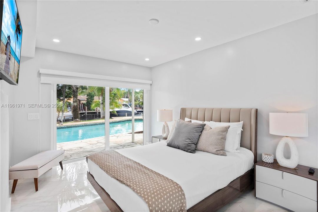For Sale: $2,200,000 (5 beds, 3 baths, 2500 Square Feet)