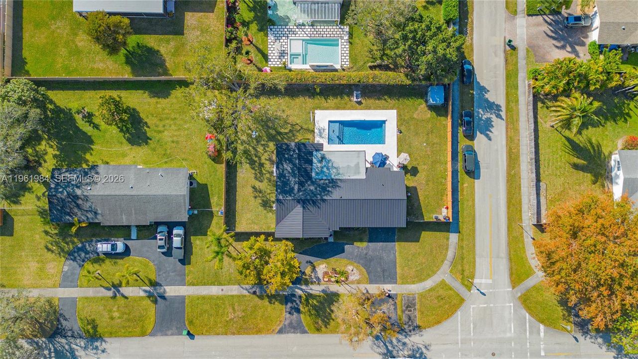 Vendido Recientemente: $1,300,000 (4 camas, 3 baños, 2054 Pies cuadrados)