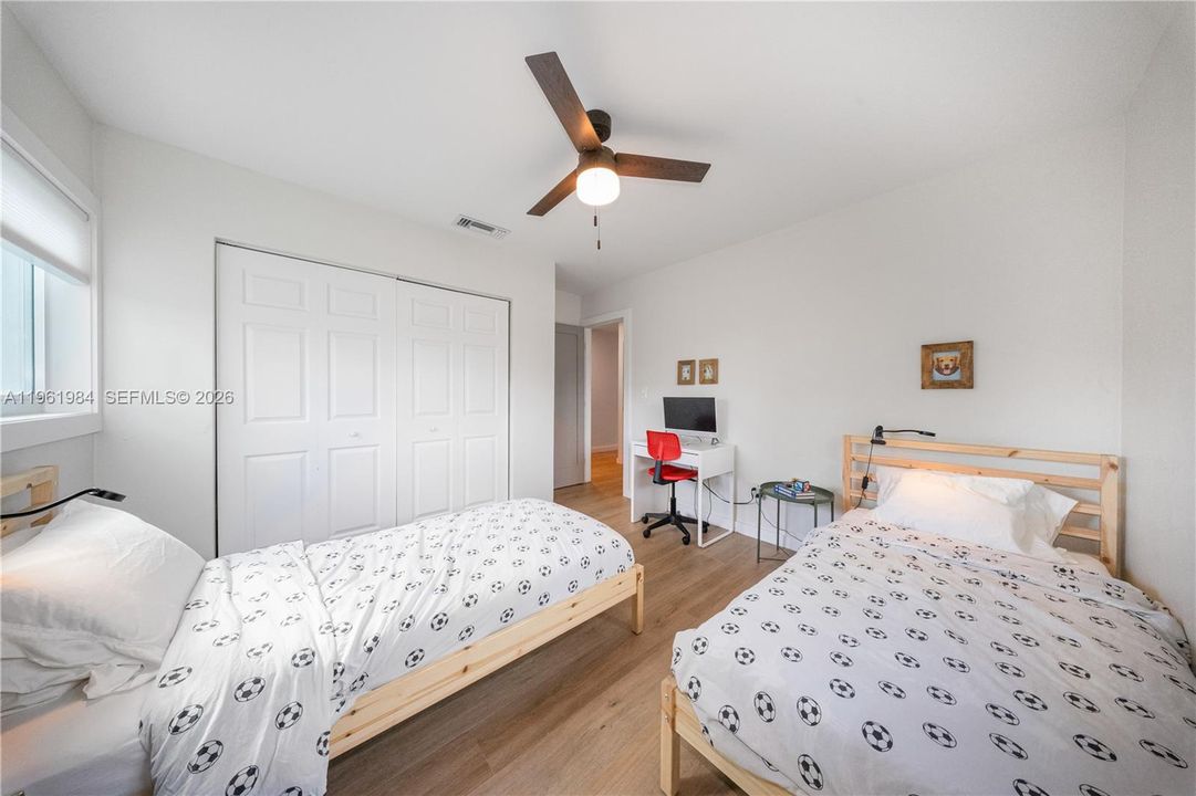 Vendido Recientemente: $1,300,000 (4 camas, 3 baños, 2054 Pies cuadrados)