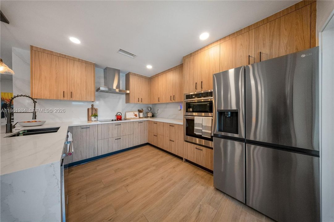 Vendido Recientemente: $1,300,000 (4 camas, 3 baños, 2054 Pies cuadrados)
