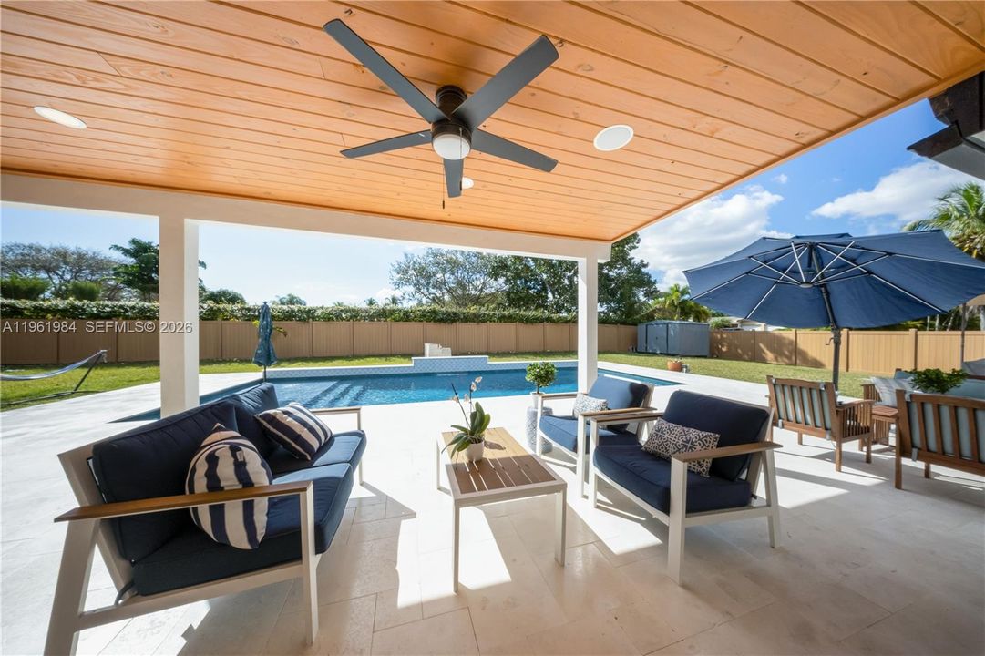 Vendido Recientemente: $1,300,000 (4 camas, 3 baños, 2054 Pies cuadrados)