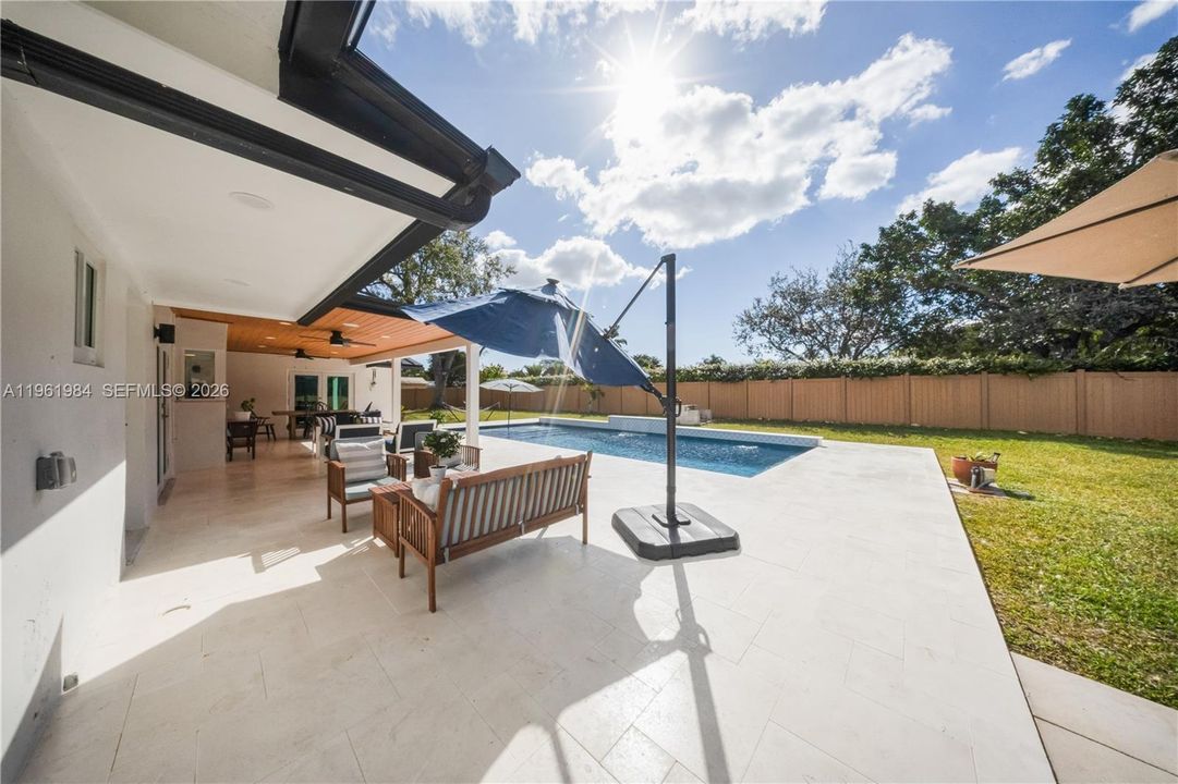 Vendido Recientemente: $1,300,000 (4 camas, 3 baños, 2054 Pies cuadrados)