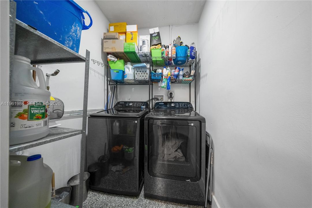 Vendido Recientemente: $1,300,000 (4 camas, 3 baños, 2054 Pies cuadrados)