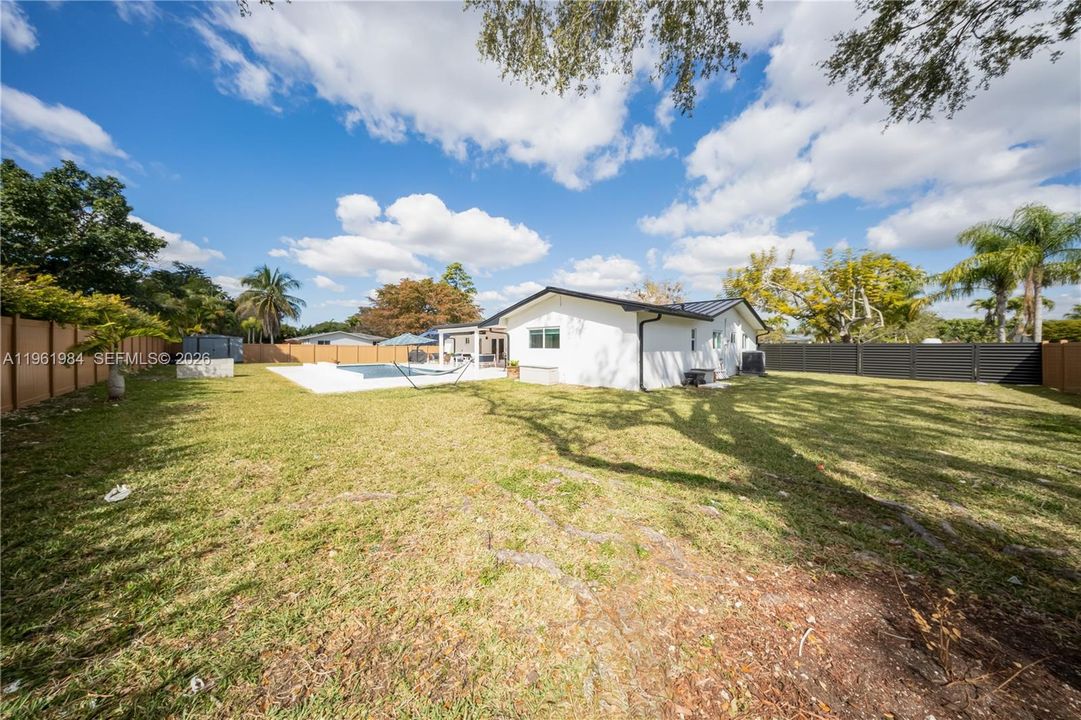 Vendido Recientemente: $1,300,000 (4 camas, 3 baños, 2054 Pies cuadrados)