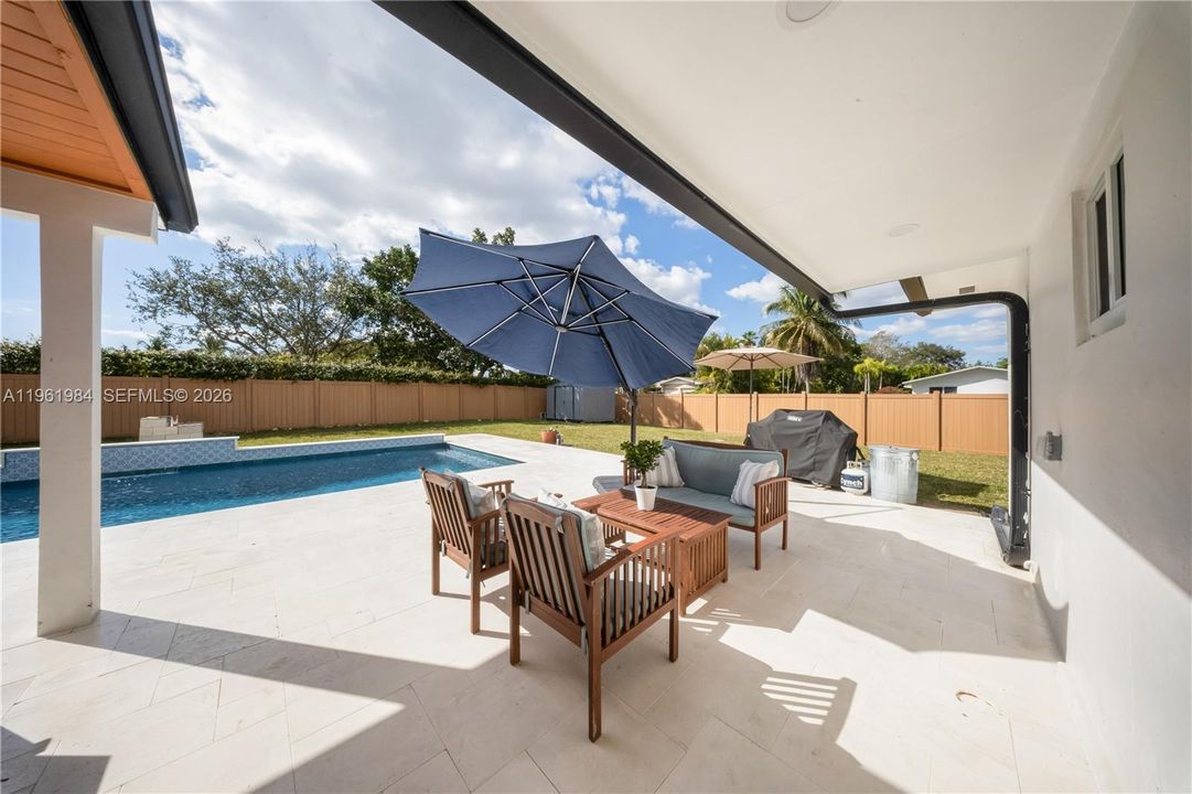 Vendido Recientemente: $1,300,000 (4 camas, 3 baños, 2054 Pies cuadrados)