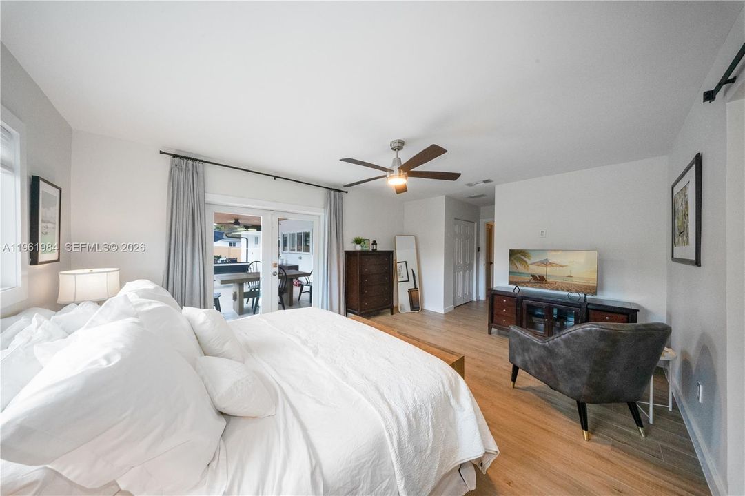 Vendido Recientemente: $1,300,000 (4 camas, 3 baños, 2054 Pies cuadrados)
