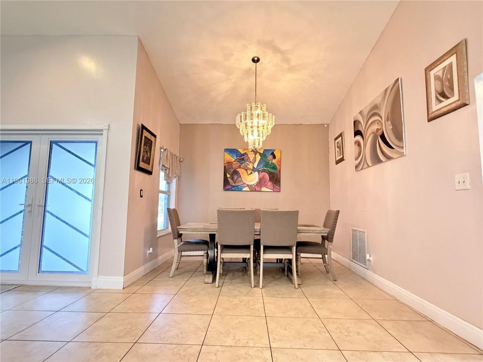 Vendido Recientemente: $629,000 (4 camas, 3 baños, 2264 Pies cuadrados)