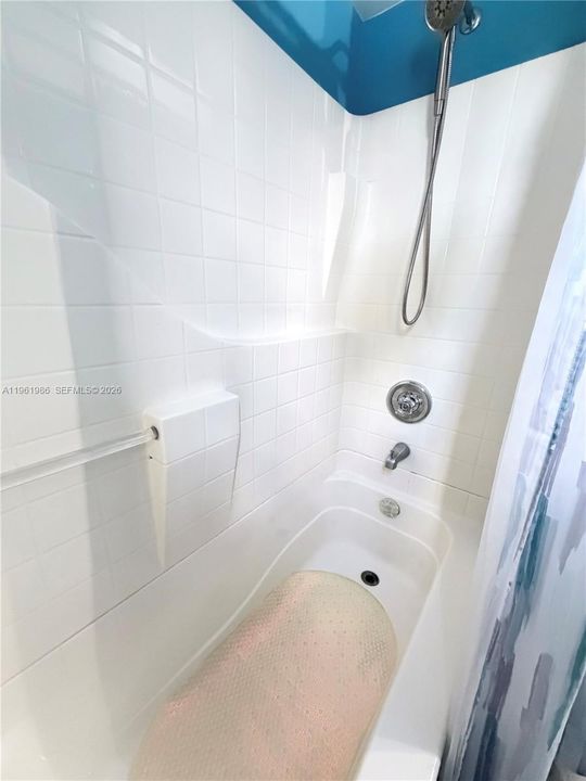 Vendido Recientemente: $629,000 (4 camas, 3 baños, 2264 Pies cuadrados)