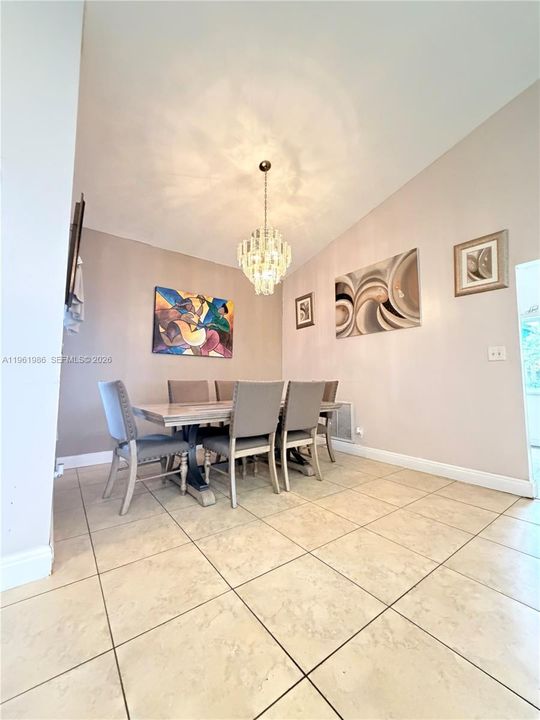 Vendido Recientemente: $629,000 (4 camas, 3 baños, 2264 Pies cuadrados)