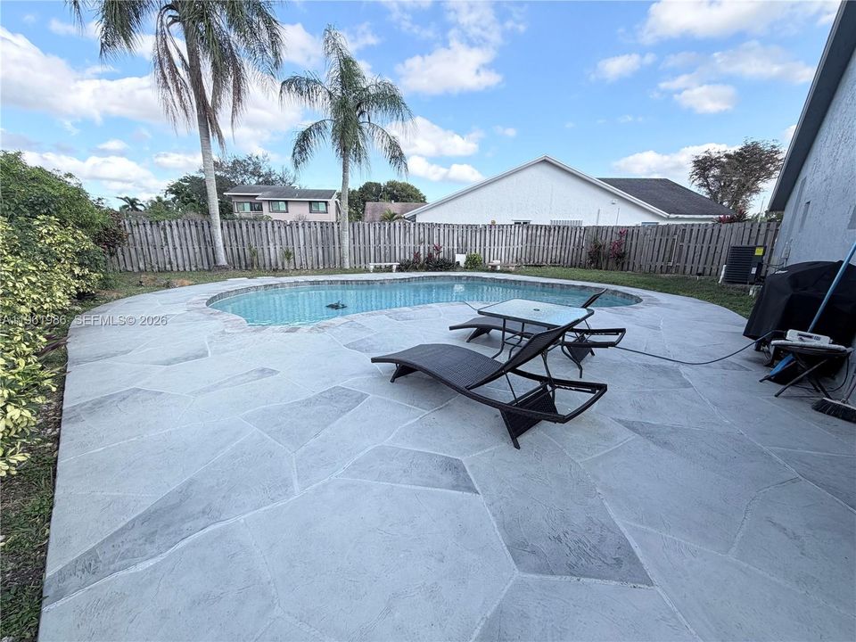 Vendido Recientemente: $629,000 (4 camas, 3 baños, 2264 Pies cuadrados)