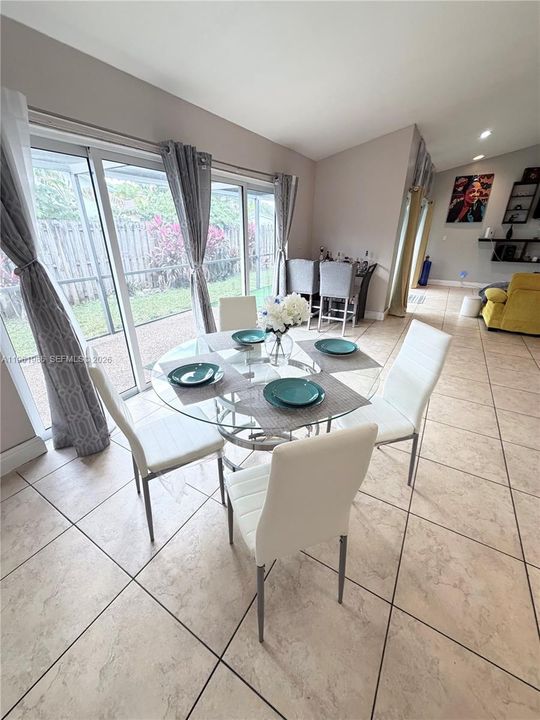 Vendido Recientemente: $629,000 (4 camas, 3 baños, 2264 Pies cuadrados)