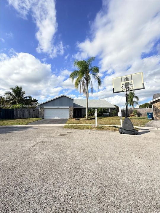 Vendido Recientemente: $629,000 (4 camas, 3 baños, 2264 Pies cuadrados)