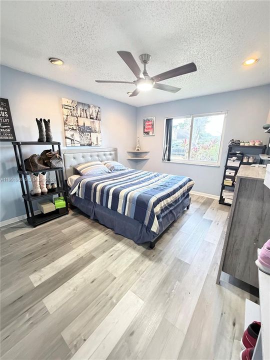 Vendido Recientemente: $629,000 (4 camas, 3 baños, 2264 Pies cuadrados)
