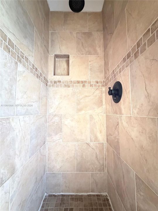 Vendido Recientemente: $629,000 (4 camas, 3 baños, 2264 Pies cuadrados)