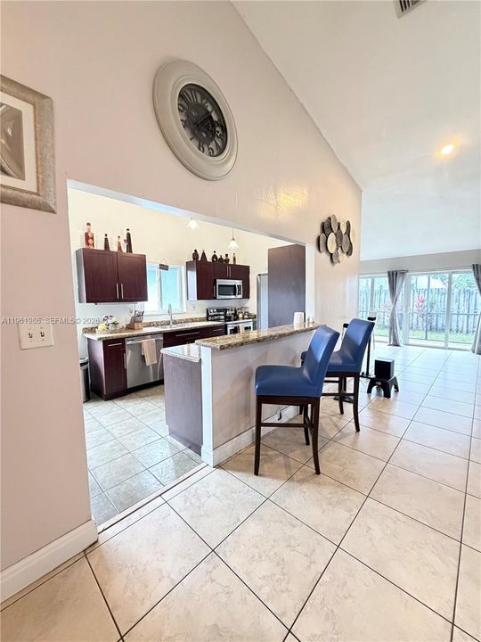 Vendido Recientemente: $629,000 (4 camas, 3 baños, 2264 Pies cuadrados)