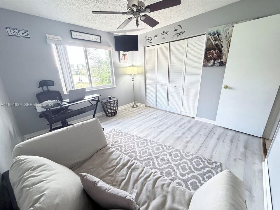 Vendido Recientemente: $629,000 (4 camas, 3 baños, 2264 Pies cuadrados)