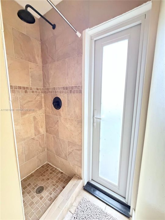 Vendido Recientemente: $629,000 (4 camas, 3 baños, 2264 Pies cuadrados)