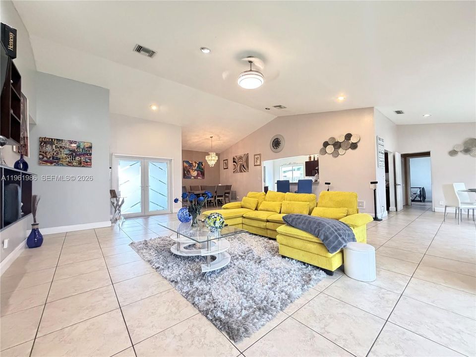 Vendido Recientemente: $629,000 (4 camas, 3 baños, 2264 Pies cuadrados)