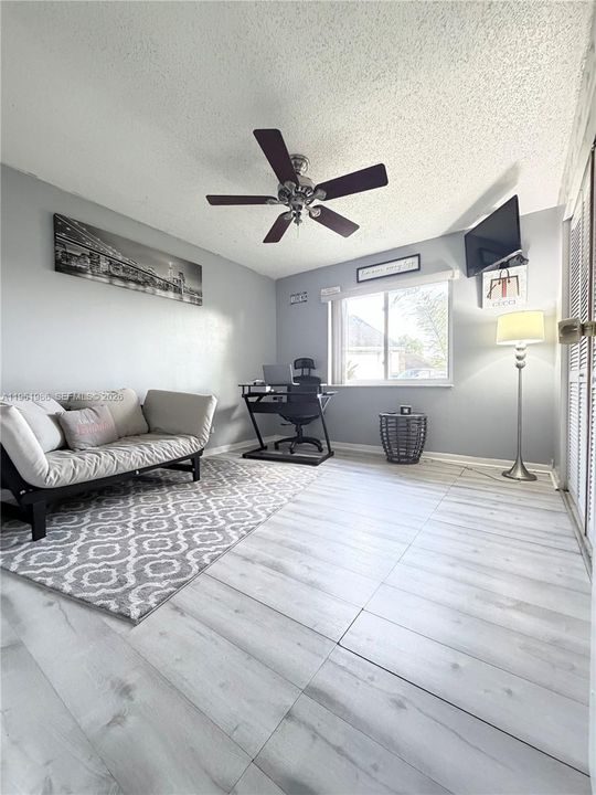 Vendido Recientemente: $629,000 (4 camas, 3 baños, 2264 Pies cuadrados)