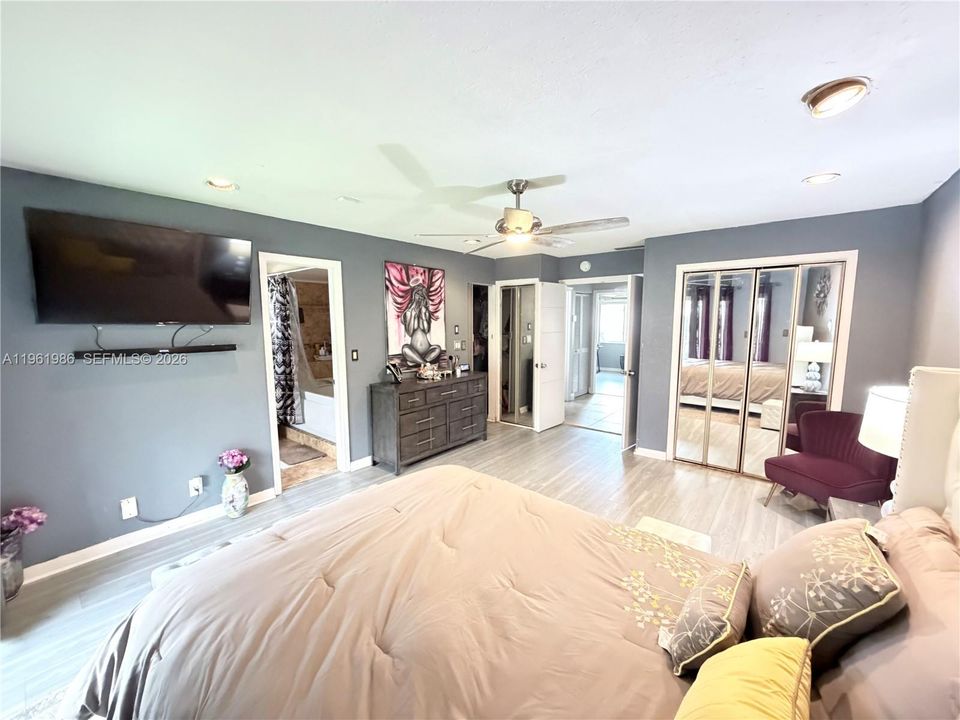 Vendido Recientemente: $629,000 (4 camas, 3 baños, 2264 Pies cuadrados)