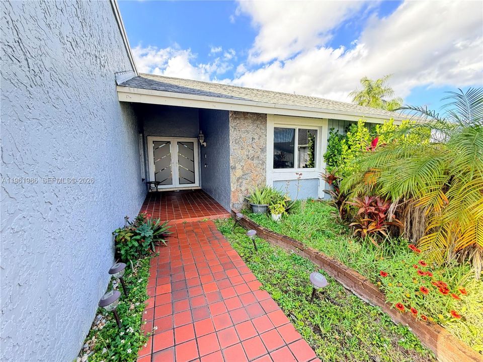 Vendido Recientemente: $629,000 (4 camas, 3 baños, 2264 Pies cuadrados)