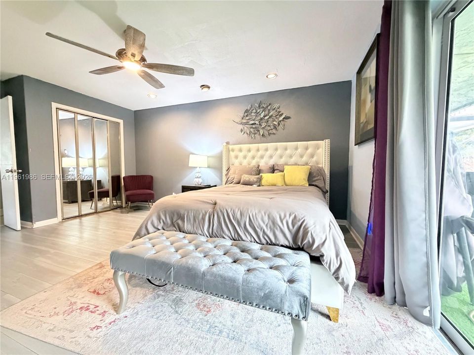 Vendido Recientemente: $629,000 (4 camas, 3 baños, 2264 Pies cuadrados)