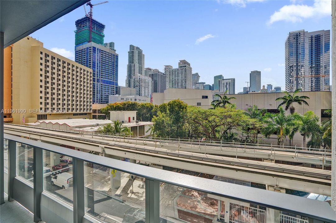 待售: $439,000 (0 贝兹, 1 浴室, 447 平方英尺)