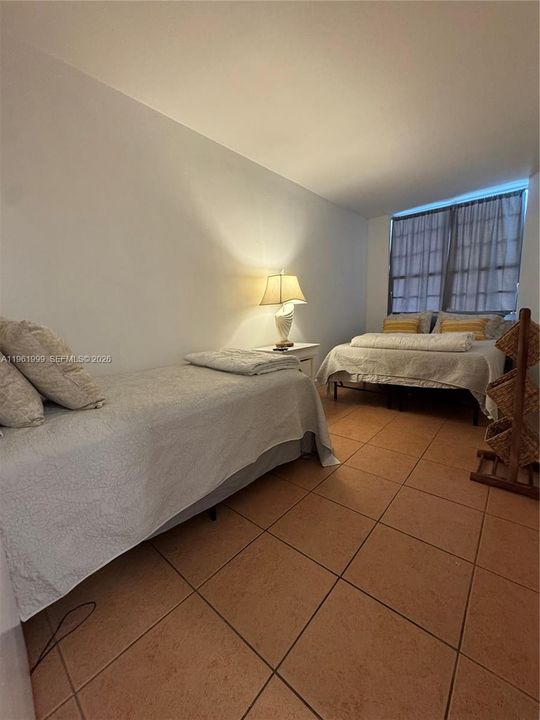 For Sale: $349,000 (1 beds, 1 baths, 530 Square Feet)