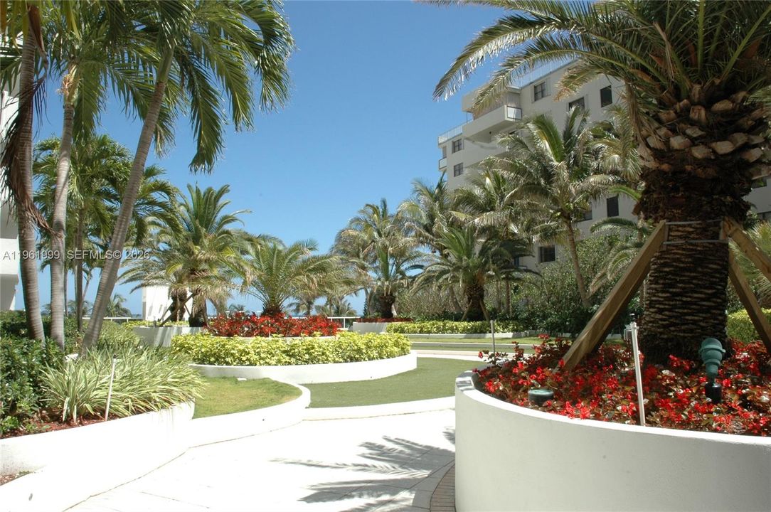 For Sale: $349,000 (1 beds, 1 baths, 530 Square Feet)