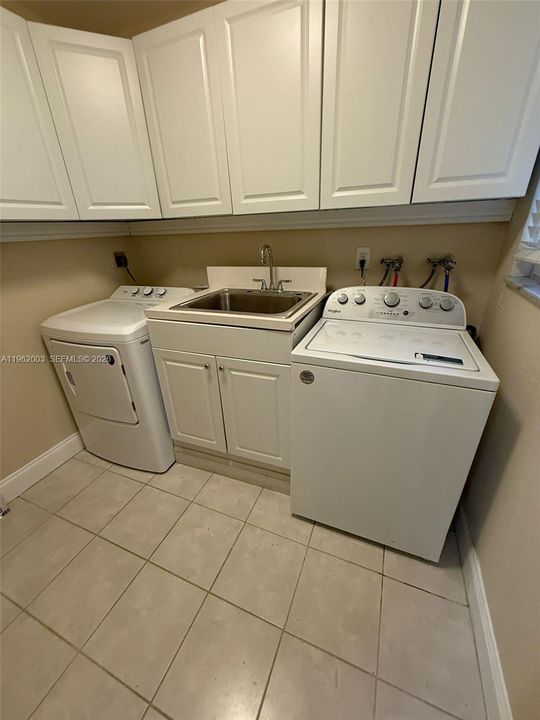 Active With Contract: $3,200 (4 beds, 2 baths, 1889 Square Feet)