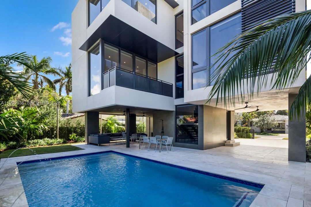 На продажу: $4,475,000 (5 спален, 4 ванн, 3057 Квадратных фут)