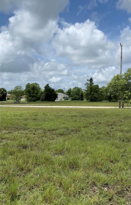 На продажу: $82,000 (0.24 acres)