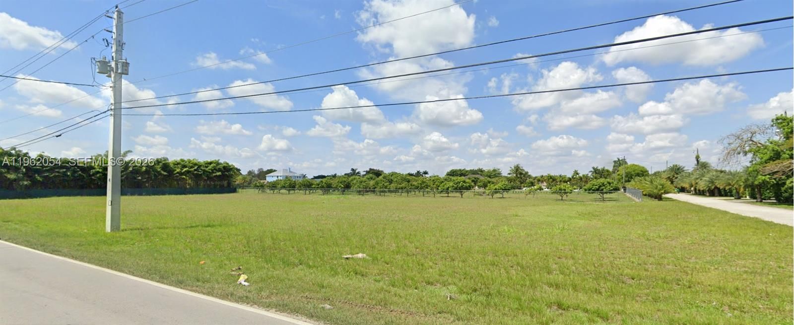 待售: $575,000 (1.25 acres)