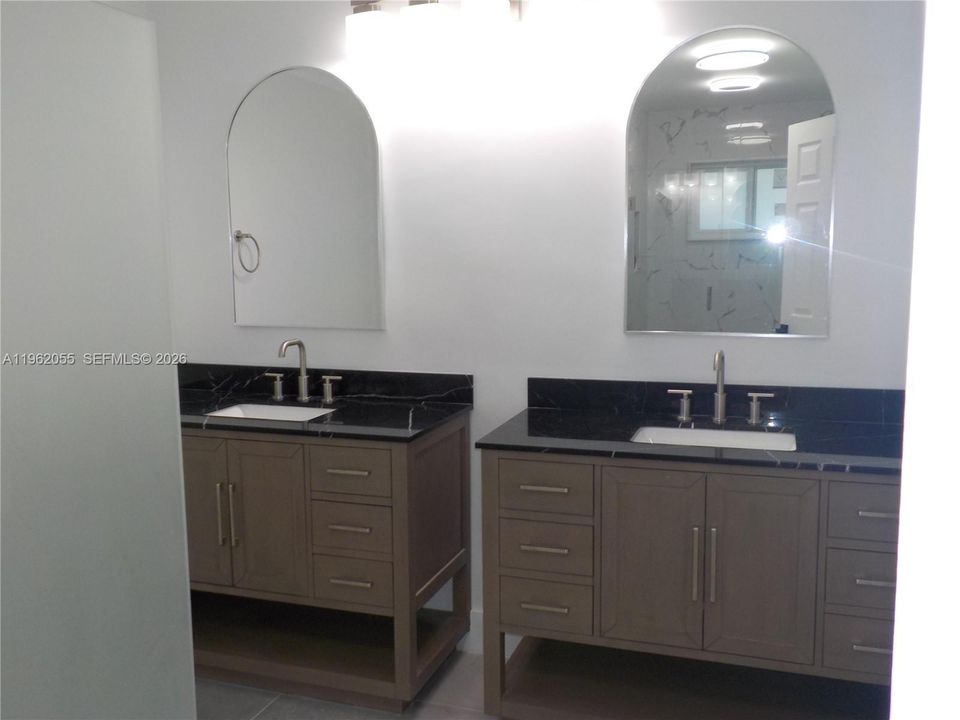 En Venta: $769,999 (3 camas, 2 baños, 1862 Pies cuadrados)