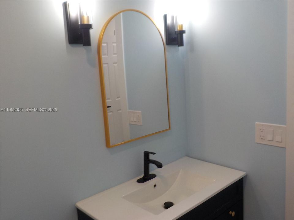 En Venta: $769,999 (3 camas, 2 baños, 1862 Pies cuadrados)
