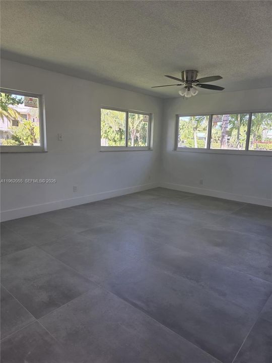 En Venta: $769,999 (3 camas, 2 baños, 1862 Pies cuadrados)