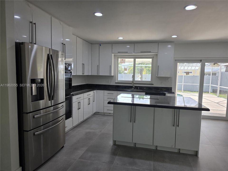 En Venta: $769,999 (3 camas, 2 baños, 1862 Pies cuadrados)