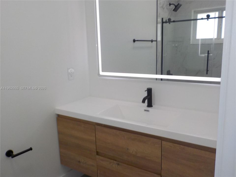 En Venta: $769,999 (3 camas, 2 baños, 1862 Pies cuadrados)