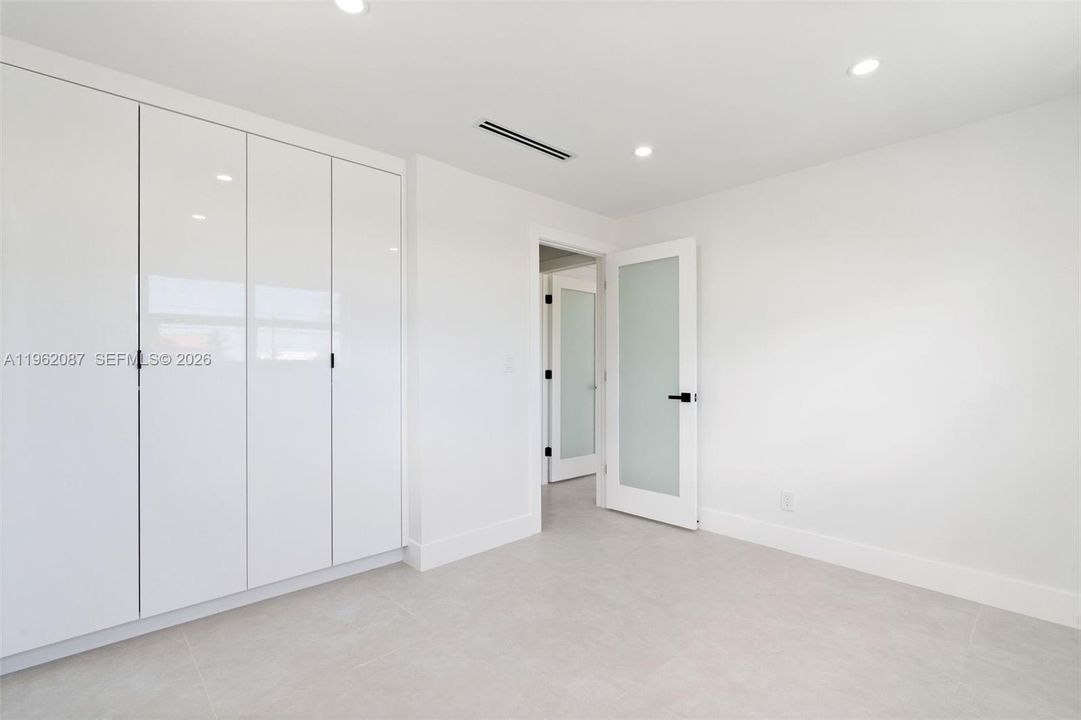 For Sale: $964,999 (3 beds, 2 baths, 1200 Square Feet)