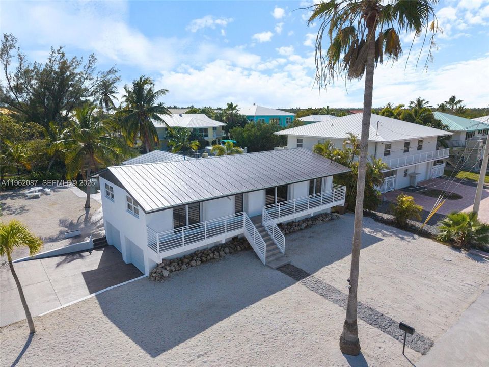 For Sale: $964,999 (3 beds, 2 baths, 1200 Square Feet)