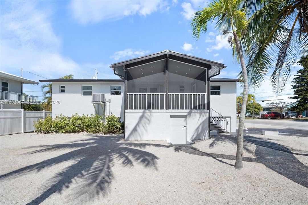 For Sale: $964,999 (3 beds, 2 baths, 1200 Square Feet)