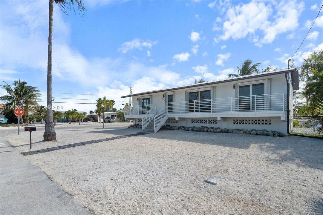 For Sale: $964,999 (3 beds, 2 baths, 1200 Square Feet)