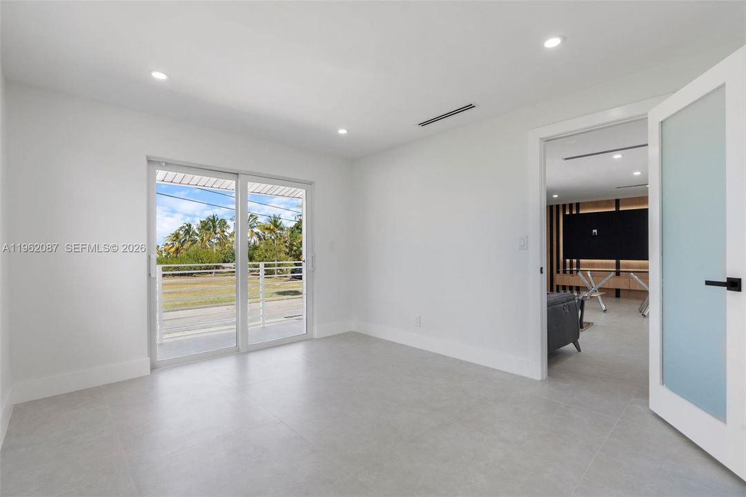 For Sale: $964,999 (3 beds, 2 baths, 1200 Square Feet)