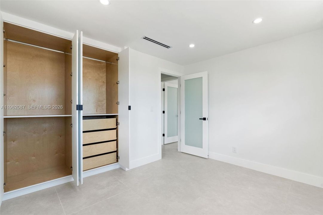For Sale: $964,999 (3 beds, 2 baths, 1200 Square Feet)