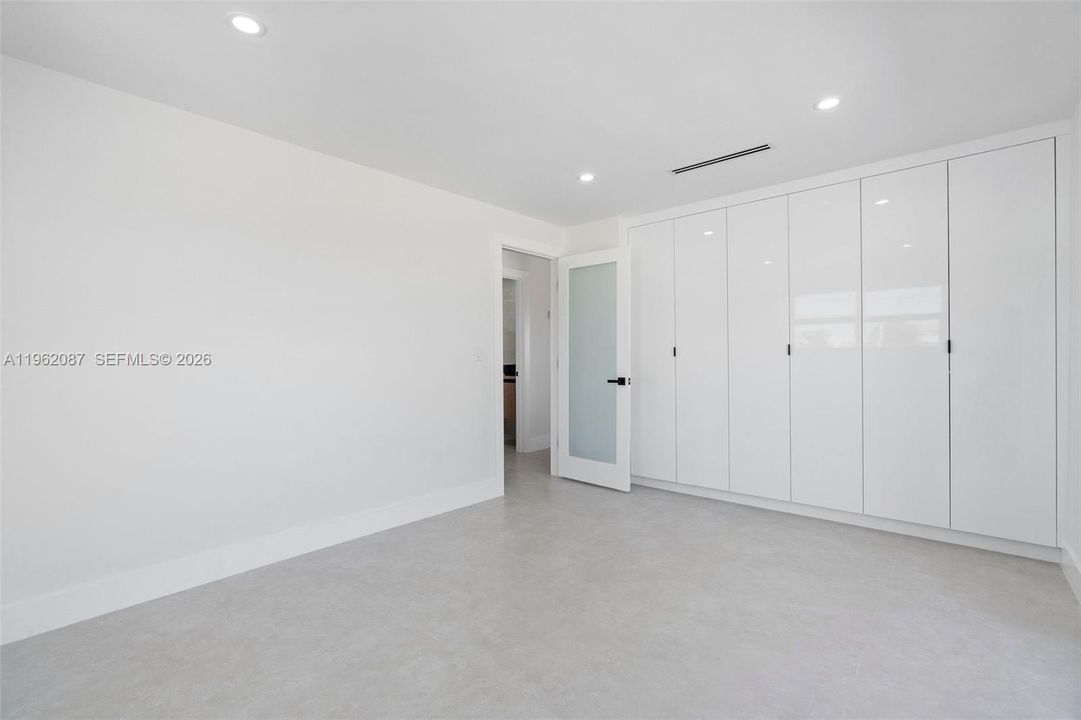For Sale: $964,999 (3 beds, 2 baths, 1200 Square Feet)