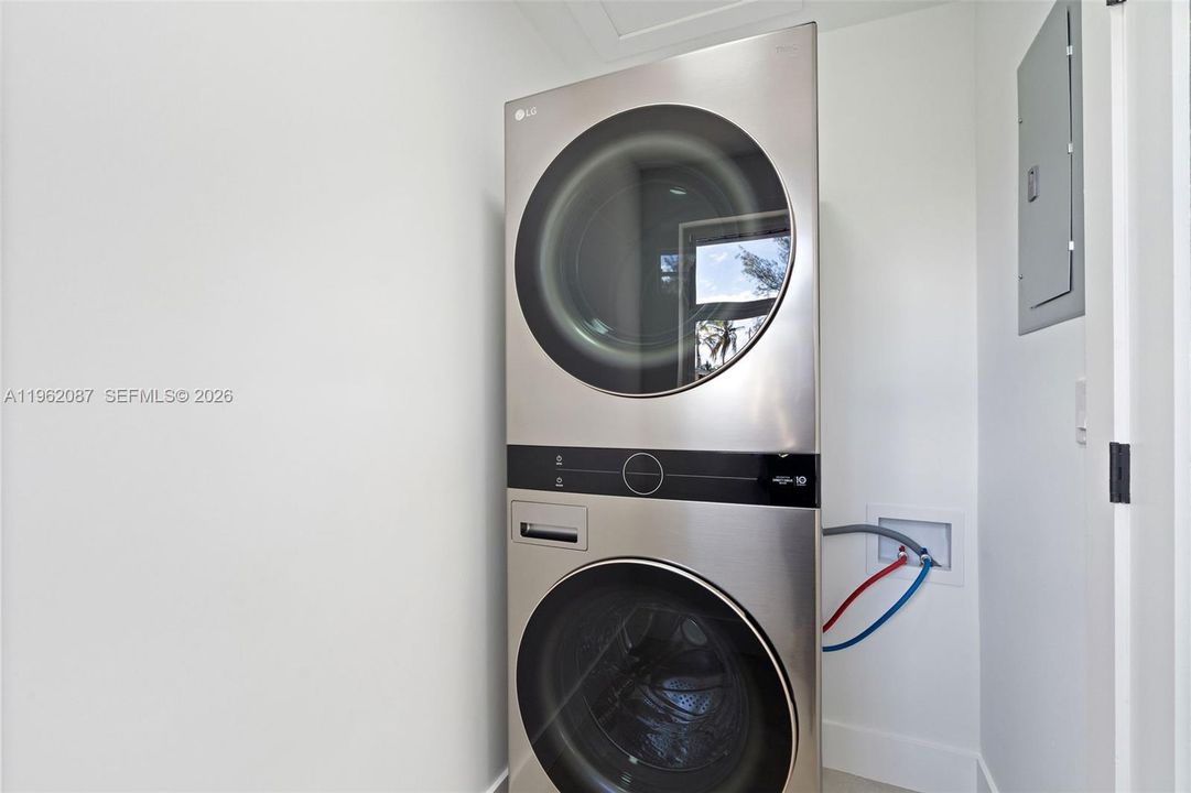 For Sale: $964,999 (3 beds, 2 baths, 1200 Square Feet)
