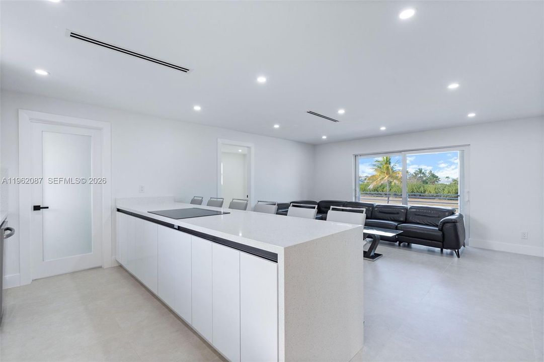 For Sale: $964,999 (3 beds, 2 baths, 1200 Square Feet)