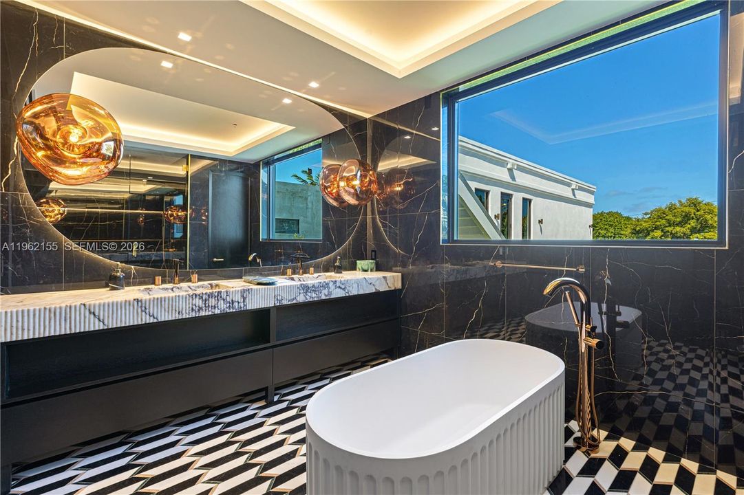 For Sale: $12,900,000 (6 beds, 6 baths, 5151 Square Feet)