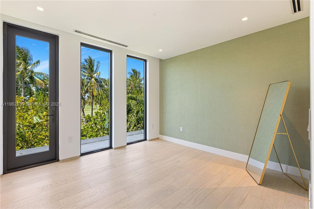 For Sale: $12,900,000 (6 beds, 6 baths, 5151 Square Feet)